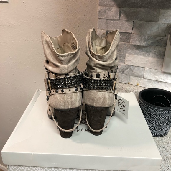 Daisy Fuentes studded boots - Picture 4 of 16